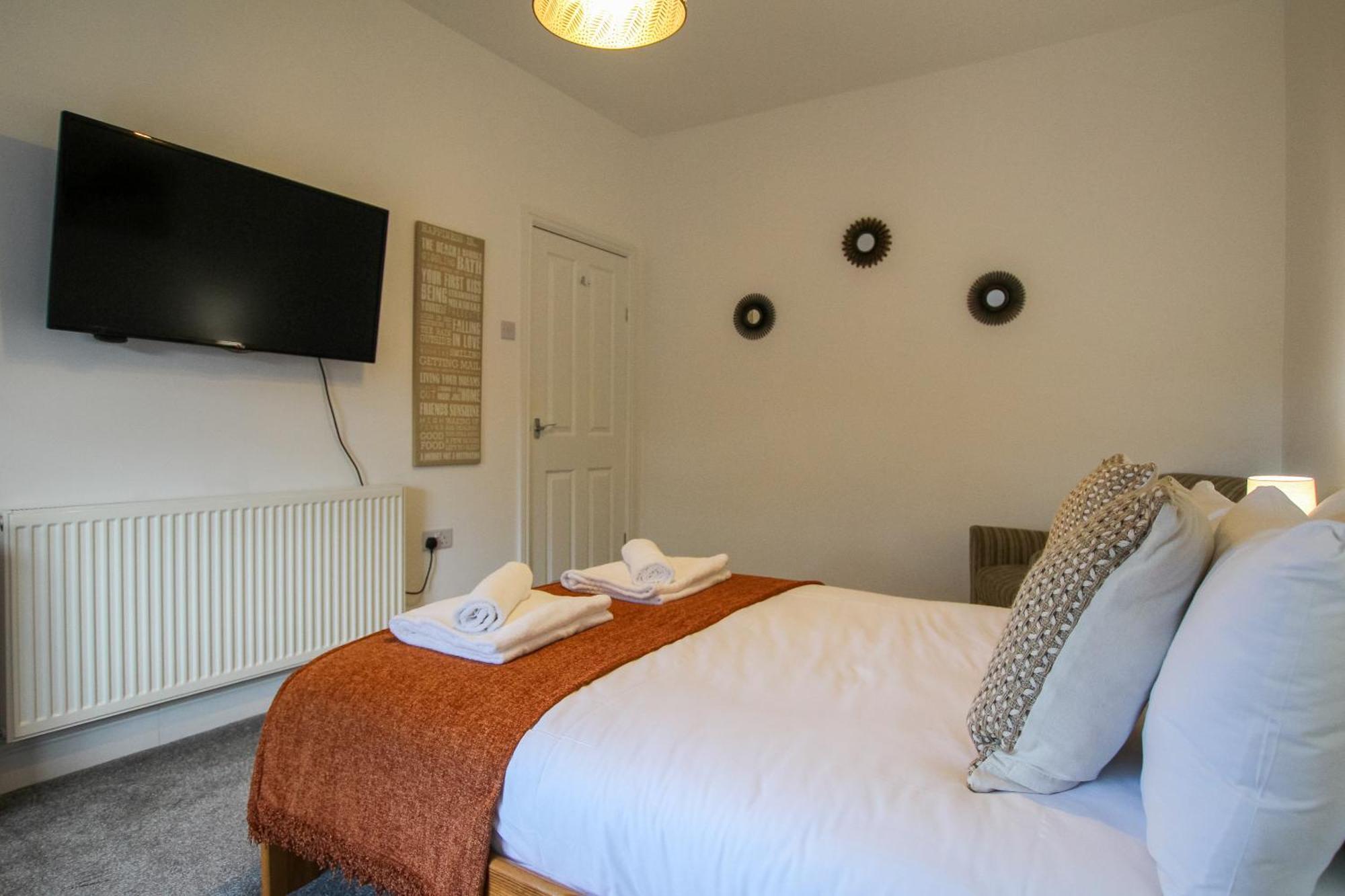 Fairways View - Spacious Apartment - Sleeps 6 - Lovely Views - By Rework Accommodation Hoylake Buitenkant foto