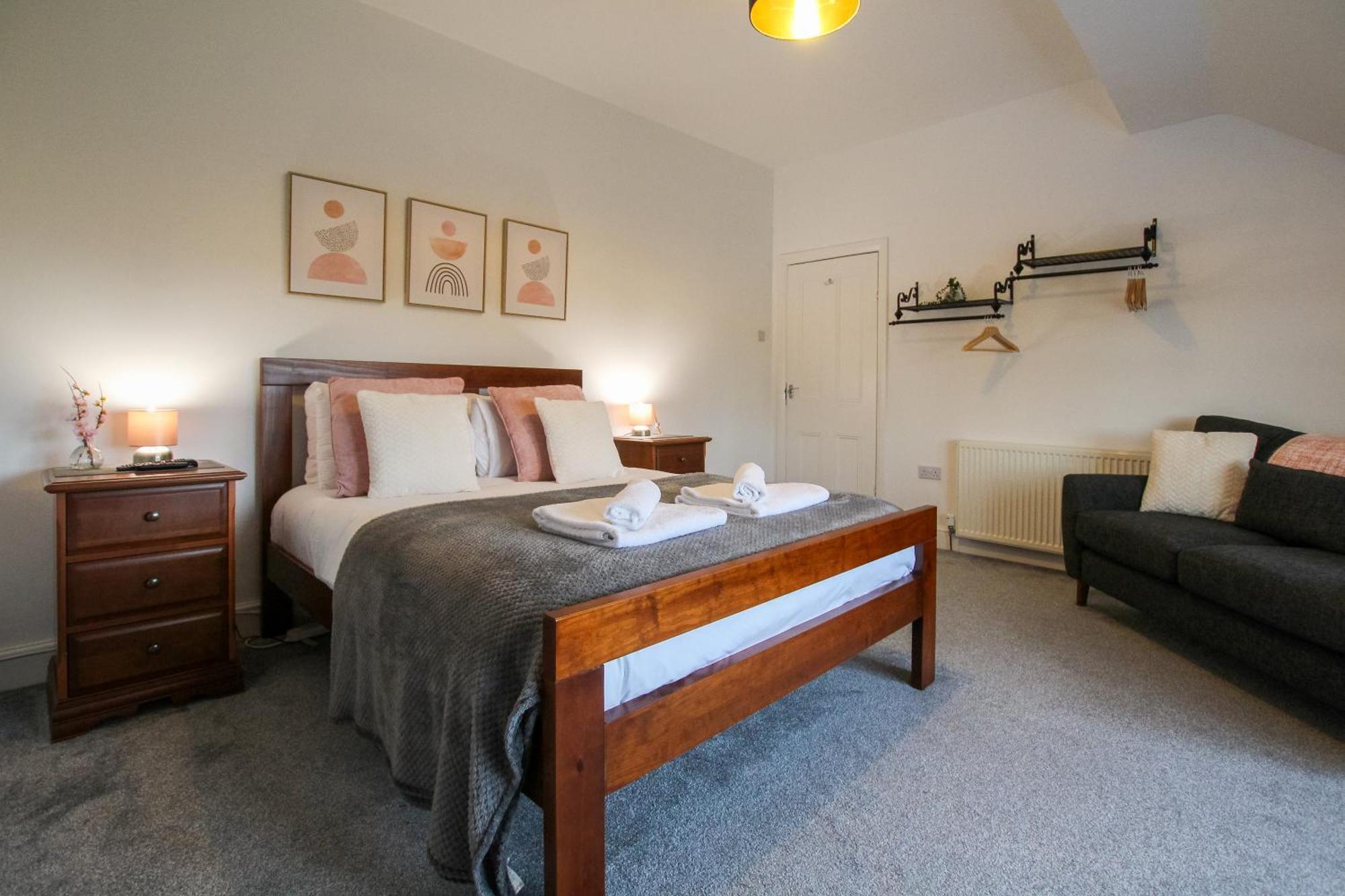 Fairways View - Spacious Apartment - Sleeps 6 - Lovely Views - By Rework Accommodation Hoylake Buitenkant foto