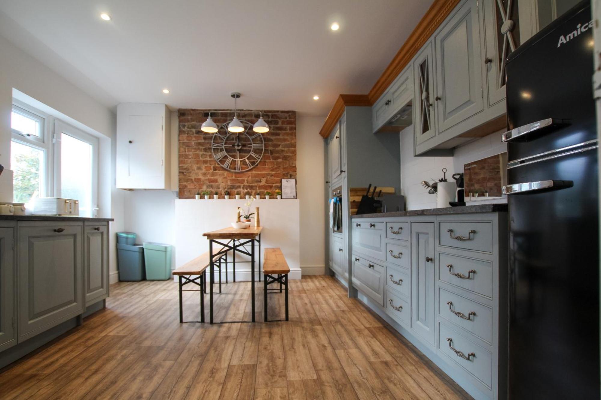 Fairways View - Spacious Apartment - Sleeps 6 - Lovely Views - By Rework Accommodation Hoylake Buitenkant foto